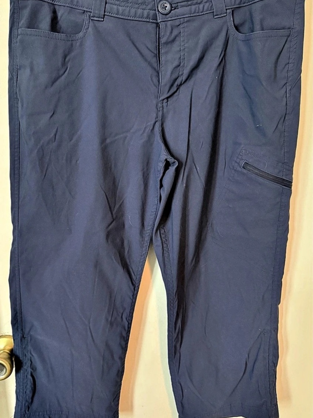Eddie Bauer Size 12 Navy Women’s Guide Pro Capri Pants Zip Pocket